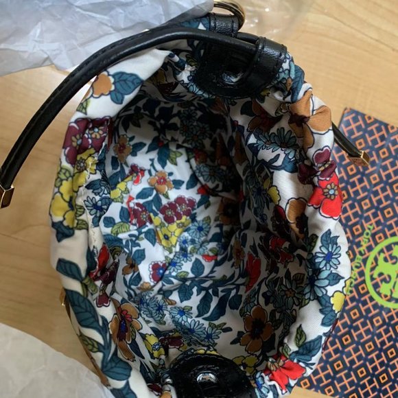 TORY BURCH EMERSON MINI BUCKET BAG - Picture 10 of 12